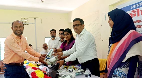 সোনাইমুড়ী শিক্ষা প্রতিষ্ঠানে ক্রীড়া সামগ্রী বিতরণ : খেলাধুলায় সুস্থ ভবিষ্যৎ গড়ার প্রত্যয়