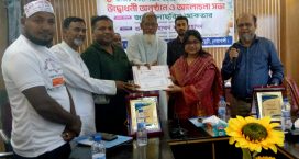 সোনাইমুড়ীতে মাছ চাষে সফলতার জন্য পুরস্কৃত হলেন মহি উদ্দিন