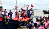 সিগনাল জারি, সিট্রাক বন্ধ-তবু বিআইডব্লিউটিএ কর্মকর্তার সামনেই চলছে ঝুঁকিপূর্ণ ট্রলার