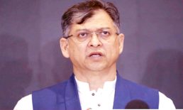 ডাকসুতে বিজয়ীদের অভিনন্দন জানালেন সালাহউদ্দিন আহমদ