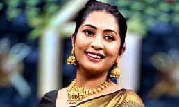 ব্যাগে ‘গজরা’ বহনের অভিযোগে বিমানবন্দরে অভিনেত্রী আটক