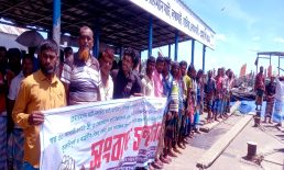 হাতিয়া চেয়ারম্যান ঘাটে শ্রমিকদের কাজে প্রতিবন্ধকতা সৃষ্টির অভিযোগ