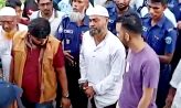 প্যারোলে মুক্তি পেয়ে মায়ের জানাজায় অংশ নিলেন যুবলীগ নেতা