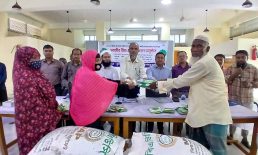 দাগনভূঞায় ছয়শতাধিক কৃষকদের মাঝে বিনামূল্যে সার বীজ বিতরণ