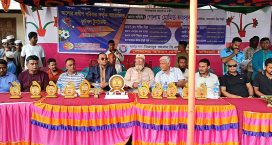 কবিরহাটে আলোর প্রদীপ পরিবারের ফুটবল টুর্নামেন্ট উদ্বোধন