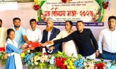 আছিয়া কারম্যান বালিকা বিদ্যালয়ে শিক্ষার্থীদের ড্রেস উপহার