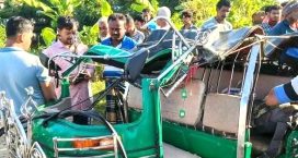 কবিরহাটে প্রাইভেট কার সিএনজি সংঘর্ষে আহত ৩ নিহত ১
