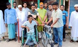 প্রতিবন্ধীদের মুখে হাসি ফোটালেন প্রবাসী আকবর হোসেন