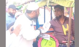 সেনবাগে গণসংযোগ লিফলেট বিতরণ করেন হাতপাখার প্রার্থী খলিলুর রহমান