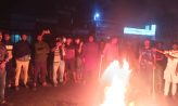 হাদির মৃত্যুর খবরে মাইজদী সড়কে আগুন জ্বালিয়ে বিক্ষোভ