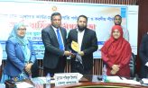 জেলার গ্রাম আদালত সক্রিয়করণে ৩ প্রশাসনিক কর্মকর্তকে সম্মাননা