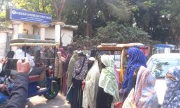 গ্যাসের দাবিতে বাখরাবাদ গ্যাস ডিস্ট্রিবিউশন অফিসের সামনে বিক্ষোভ