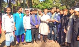 ক্যান্সার আক্রান্ত সুমনের পাশে হাতিয়া দর্জি শ্রমিক