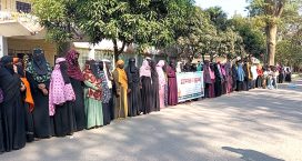বেগমগঞ্জে গণপিটুনিতে হত্যা মামলা প্রত্যাহারের দাবিতে গ্রামবাসীর মানববন্ধন  