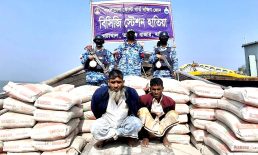 মায়ানমারে পাচারকালে সিমেন্টসহ আটক ২