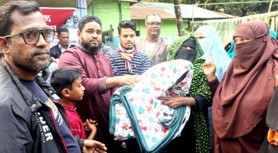 সুবর্ণচরে শীতার্তদের মাঝে শীতবস্ত্র বিতরণ