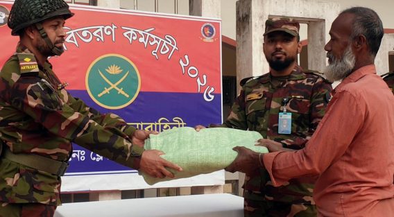 দাগনভূঞায় সেনাবাহিনীর শীতবস্ত্র বিতরণ