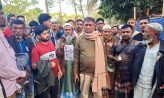 খলিফার হাটে ধানের শীষের ভোট চেয়ে আলামিনের লিফলেট বিতরণ