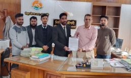 সদর হাসপাতাল রোড সংস্কারে স্মারকলিপি প্রদান