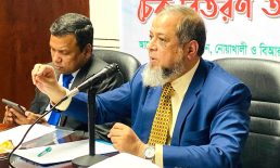 বিআরটিএ চেয়ারম্যান মোটরসাইকেল কিনলে দুটি হেলমেট ফ্রি দেওয়া বাধ্যতামূলক হচ্ছে