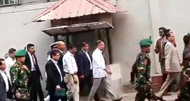 সচিবালয় থেকে হেঁটে ওসমানী মিলনায়তনে গেলেন প্রধানমন্ত্রী