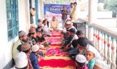 চাপরাশিরহাটে মাদ্রাসা শিক্ষার্থীদের সম্মানে অফুরন্ত ব্লাড ব্যাংকের ইফতার