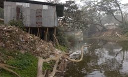 সফিগঞ্জে ভুলুয়া খালের ওপর গড়ে উঠেছে অবৈধ স্থাপনা