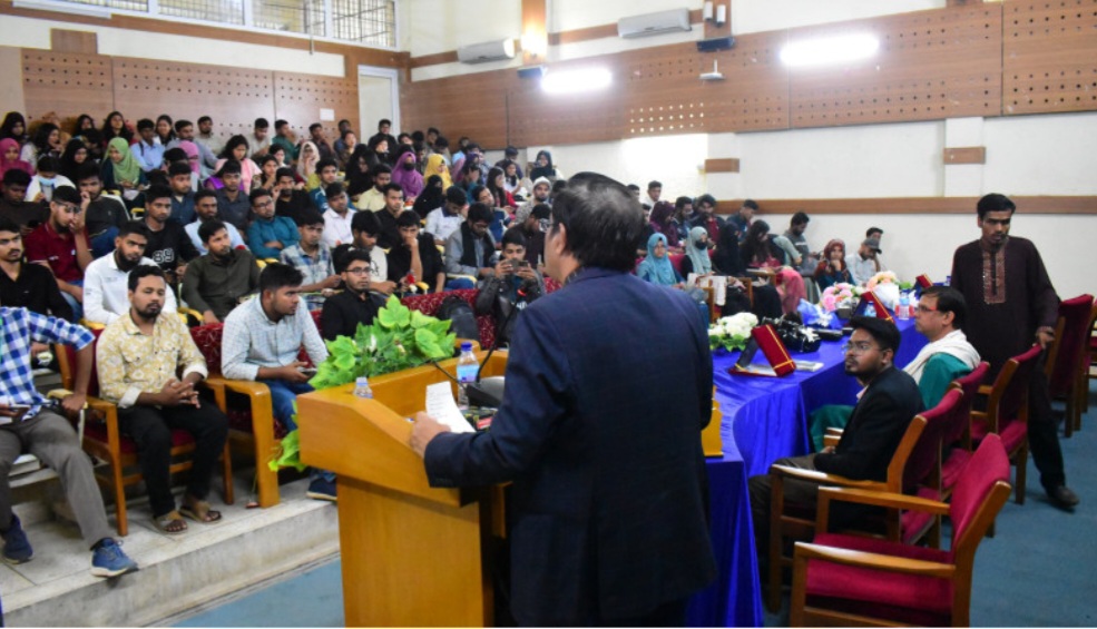 চবি গ্রীন ভয়েসে নবীন বরণ ও বহ্নিশিখা শিক্ষার্থীদের সার্টিফিকেট বিতরণ