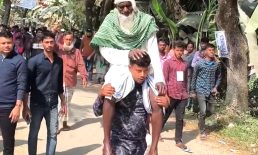 সুবর্ণচরে নাতির কাঁধে চড়ে ভোটকেন্দ্রে আহত বৃদ্ধ দাদা