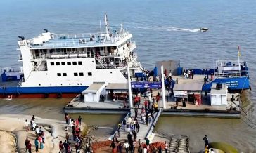 একই সময়ে ফেরি ও সি-ট্রাক চলাচল, যাত্রী সংকটে জন্য বন্ধ সি-ট্রাক