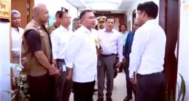 হঠাৎ বিভিন্ন মন্ত্রণালয় পরিদর্শন প্রধানমন্ত্রীর
