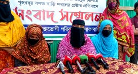 কবিরহাটে কুপ্রস্তাবে রাজি না হওয়ায় স্বামী পরিত্যক্ত নারীর বাড়িতে হামলা-ভাঙচুর, দখলের চেষ্টা