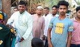 সুবর্ণচরে ছিন্নমূল মানুষের মাঝে খাদ্য সামগ্রী বিতরণ করলেন ইসমাইল