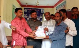 সুবর্ণচরে উপকূলীয় সমাজ উন্নয়ন সংঘের ঈদ সামগ্রী বিতরণ