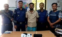 লক্ষ্মীপুরে বিদেশী রিভলবার ও গুলিসহ যুবক গ্রেপ্তার