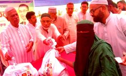 সেনবাগে ৪ শতাধিক হত দরিদ্রকে ঈদ উপহার দিলেন বিএনপি নেতা আজাদ
