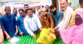 চাটখিলে দুস্থদের মাঝে ইফতার ও ঈদ সামগ্রী বিতরণ