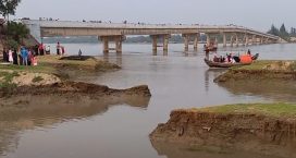 অবৈধ বালু উত্তোলনে বিপন্ন সাহেবের ঘাট সেতু