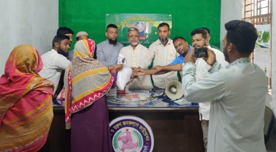 অসহায় ও নিম্নআয়ের মানুষের মাঝে ঈদ সামগ্রী বিতরণ