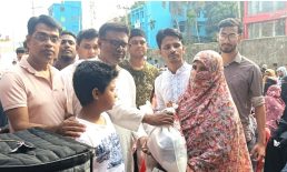 যুবদল নেতার উদ্যোগে ৪শ মানুষের মাঝে ঈদ উপহার বিতরণ