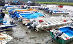 জ্বালানি সংকটে নদীপথ অচল, ভোগান্তিতে যাত্রীরা