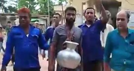 সেনবাগ জন্মধাত্রী মাকে মারধর পানি ভর্তি কলসী ঝুলিয়ে শাস্তি দিল চেয়ারম্যান