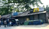লক্ষ্মীপুরে সিরিয়াল ভঙ্গকারী বাইকারকে তেল না দেওয়ায় দোকানীকে মারধর