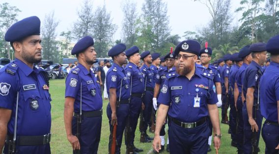 পুলিশ লাইন্সে মাস্টার প্যারেড, কুচকাওয়াজ পরিদর্শন ও দিকনির্দেশনা দেন পুলিশ সুপার