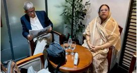 চিকিৎসার জন্য সস্ত্রীক সিঙ্গাপুর গেলেন মির্জা ফখরুল