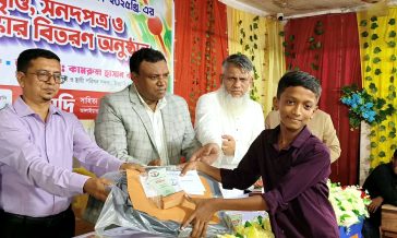 বেগমগঞ্জের কৃতি শিক্ষার্থীদের মাঝে বৃত্তি, সনদ ও স্কুলব্যাগ বিতরণ