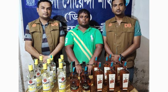 বেগমগঞ্জে দারোয়ানের কক্ষ থেকে বিদেশি মদ উদ্ধার, আটক -১