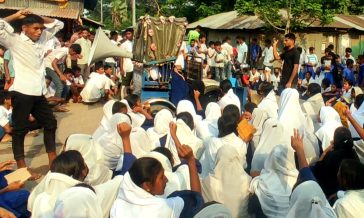 শিক্ষিকাকে অপদস্থ: হাতিয়ায় শিক্ষার্থীদের বিক্ষোভ