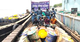 হাতিয়ায় কোস্ট গার্ডের অভিযানে ৮ লাখ টাকার অবৈধ জ্বালানি জব্দ, আটক ৪