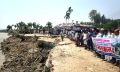 হাতিয়াতে নদীভাঙন রোধে প্রকল্প বাস্তবায়নের দাবিতে মানববন্ধন